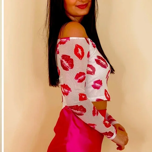 Kisses off the shoulder crop top - Picture 4 of 7